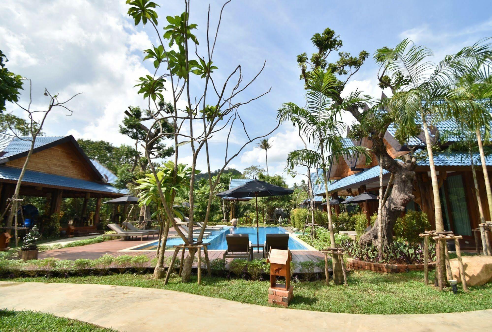 The Nine Thipthara Klongson Resort Ban Nong Thale Exterior photo