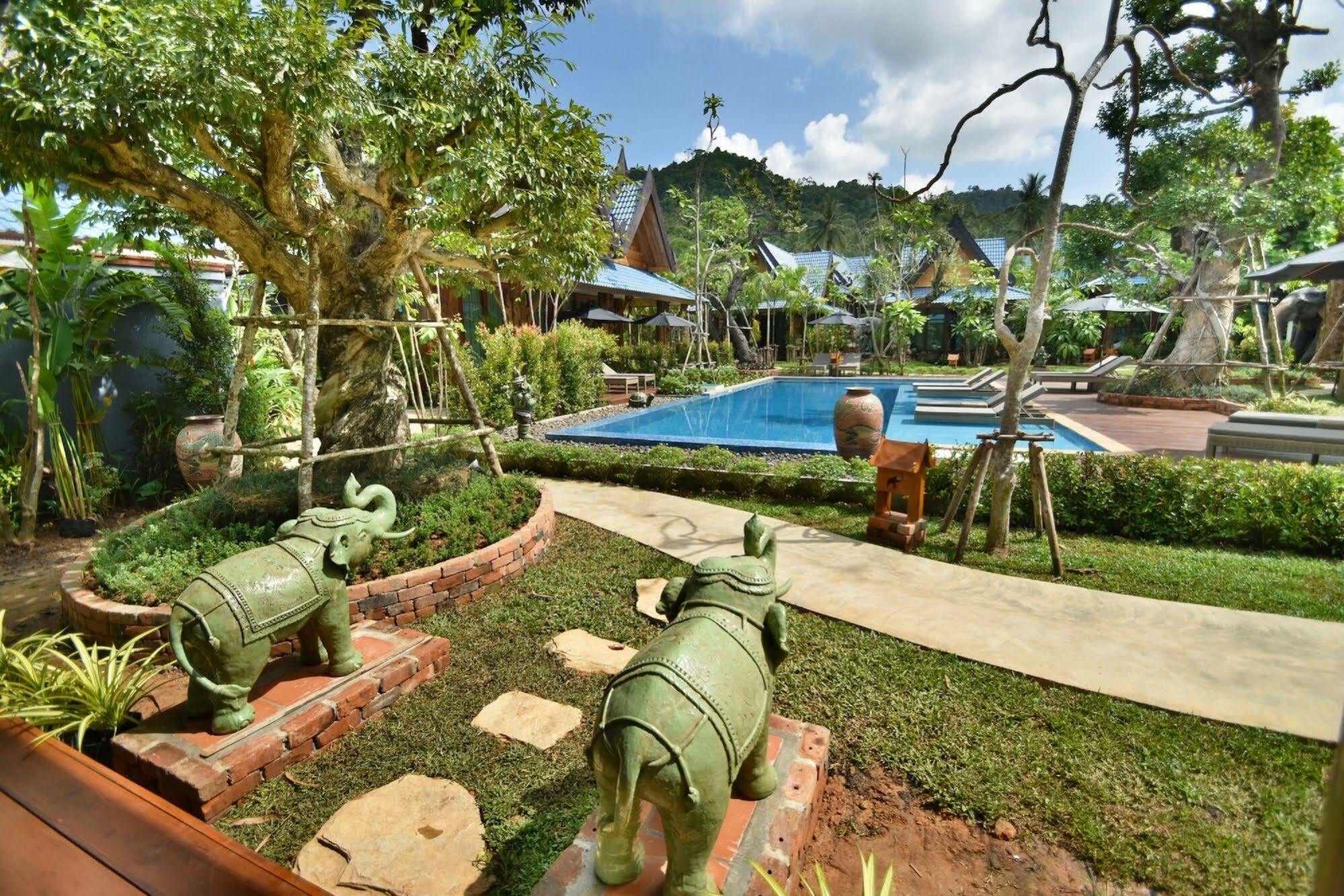 The Nine Thipthara Klongson Resort Ban Nong Thale Exterior photo